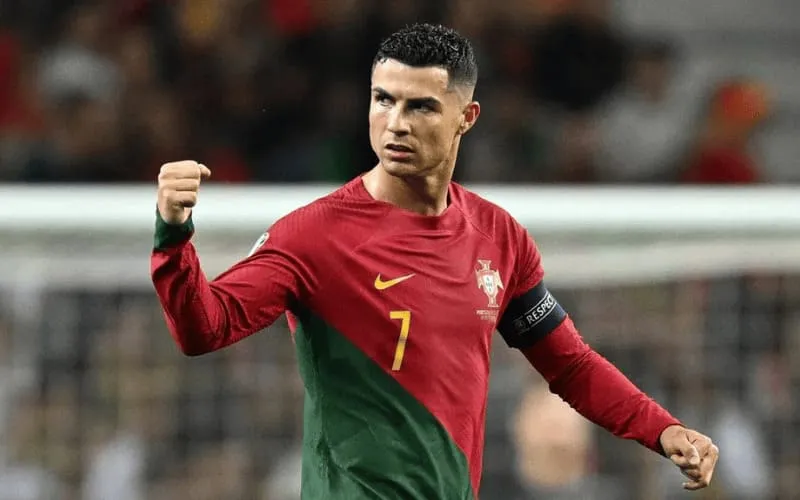Cristiano Ronaldo là chân sút vào làng bóng đá